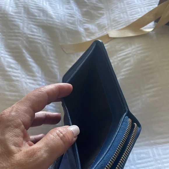 Authentic Gucci compact wallet - Picture 7 of 8